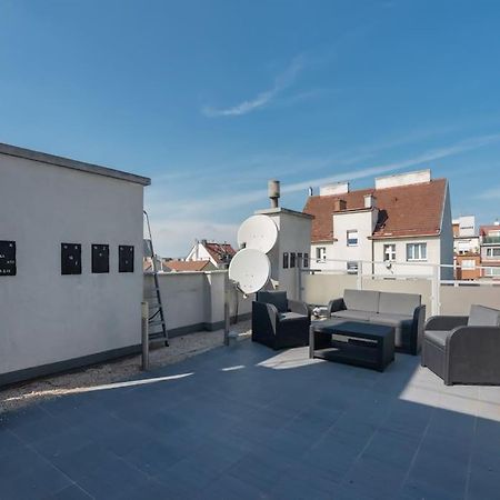 Grosse Terrasse, Klimaanlage Und U-Bahn Naehe Apartment Wina Bagian luar foto