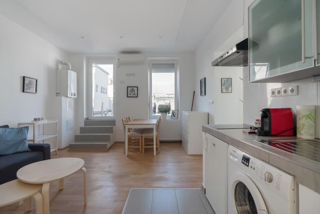 Grosse Terrasse, Klimaanlage Und U-Bahn Naehe Apartment Wina Bagian luar foto