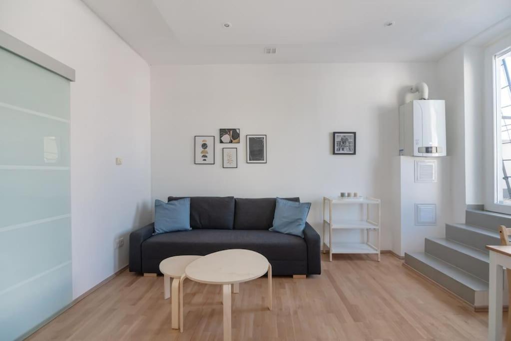 Grosse Terrasse, Klimaanlage Und U-Bahn Naehe Apartment Wina Bagian luar foto